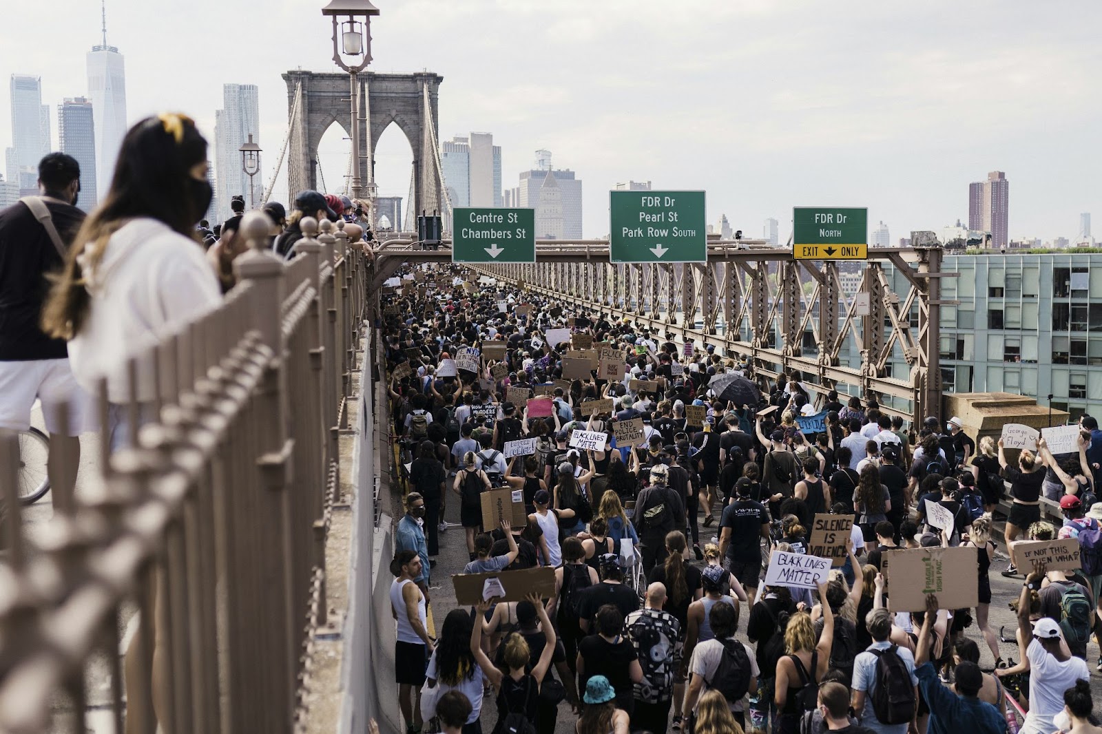 image for article Se bruciamo: imparare dal decennio delle proteste di massa